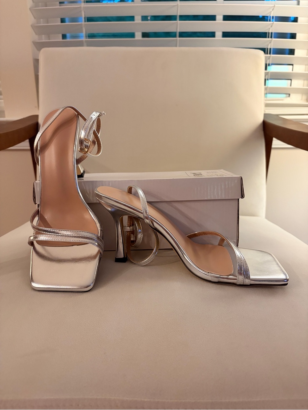 Women’s Metallic Silver Strappy Heeled Sandals new in box